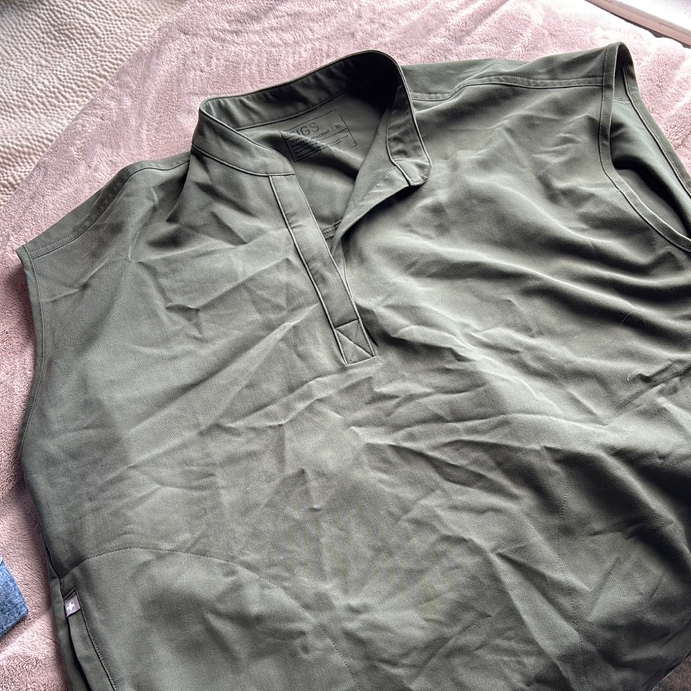 FIGS Rafaela Scrub Top in Bonsai